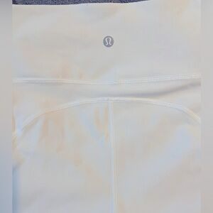 White lululemon capri leggings